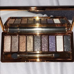 Shimmer eye shadow pallet